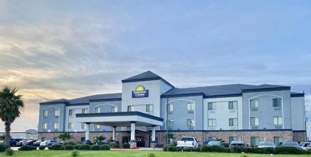 Days Inn & Suites By Wyndham Houston / West Energy Corridor Exterior photo