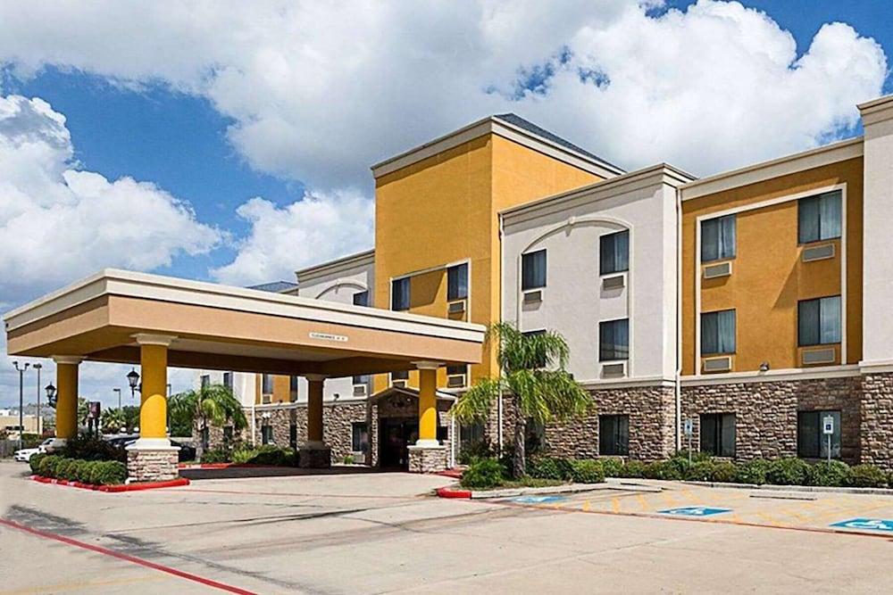 Days Inn & Suites By Wyndham Houston / West Energy Corridor Exterior photo