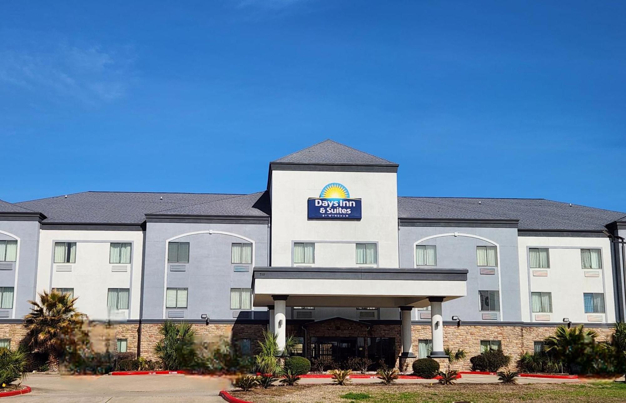 Days Inn & Suites By Wyndham Houston / West Energy Corridor Exterior photo