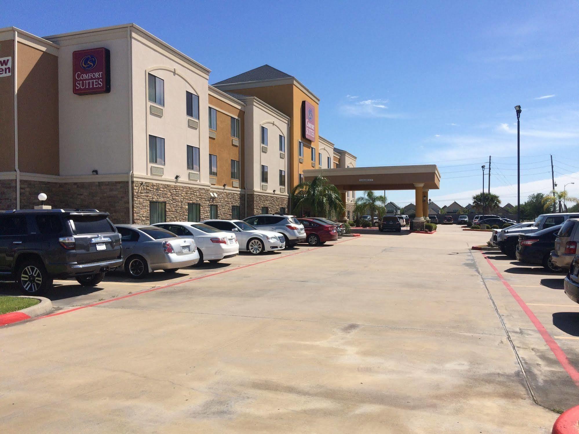 Days Inn & Suites By Wyndham Houston / West Energy Corridor Exterior photo